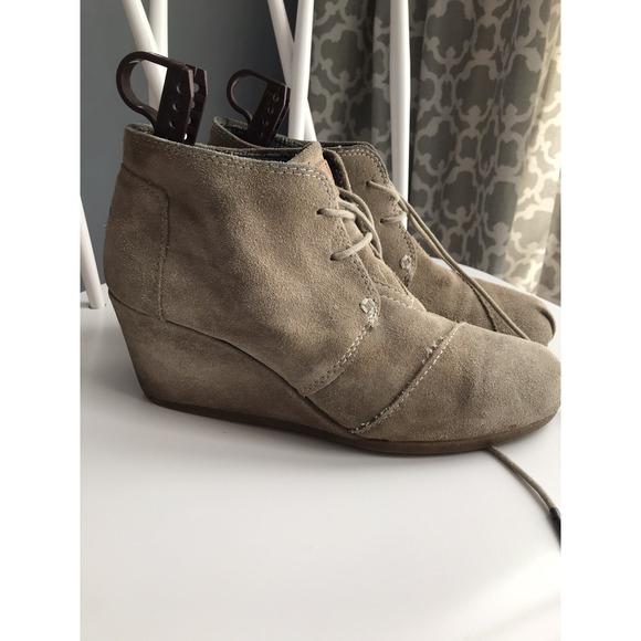Tom's Shoes - TOM'S Womens Size 9 W Desert Suede Booties Lace Up Tan Brown